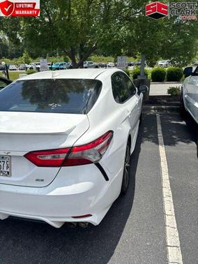 Super White 2019 Toyota Camry SE