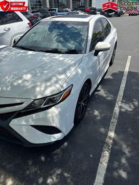 Super White 2019 Toyota Camry SE