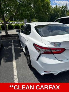 Super White 2019 Toyota Camry SE