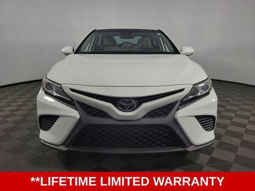 Super White 2019 Toyota Camry SE