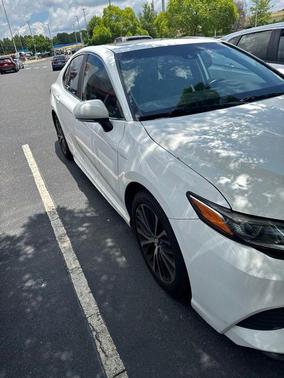 Super White 2019 Toyota Camry SE