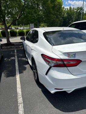Super White 2019 Toyota Camry SE