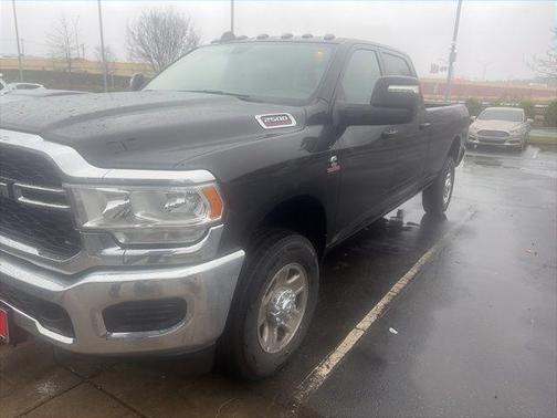 2024 RAM 2500 Tradesman Crew Cab 4x4 8' Box