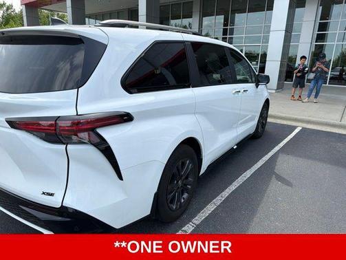 Ice Cap 2025 Toyota Sienna XSE 7 Passenger