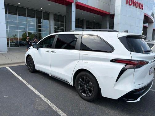 Ice 2025 Toyota Sienna XSE 7 Passenger