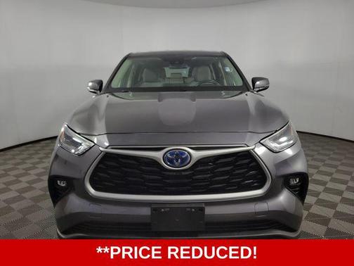 Magnetic Gray Metallic 2021 Toyota Highlander Hybrid LE