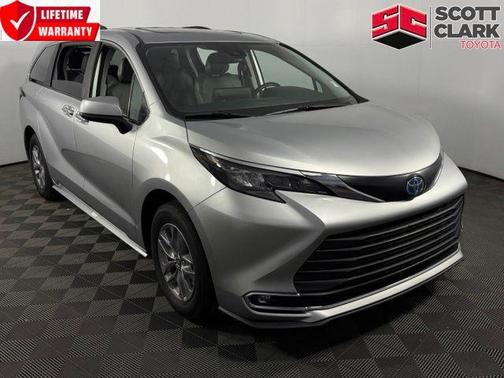 Celestial Silver Metallic 2024 Toyota Sienna XLE