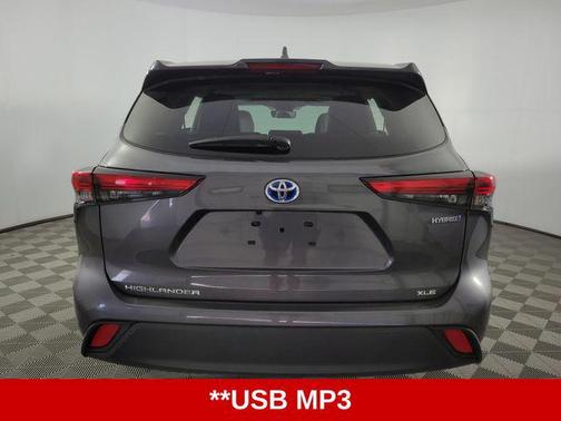 Magnetic Gray Metallic 2022 Toyota Highlander Hybrid XLE