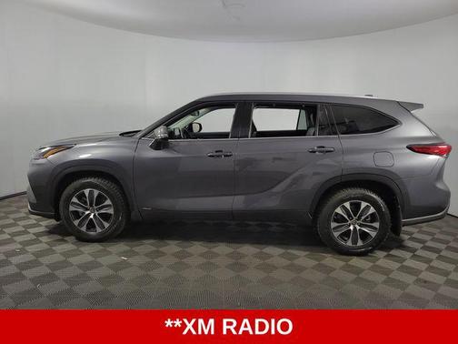 Magnetic Gray Metallic 2022 Toyota Highlander Hybrid XLE