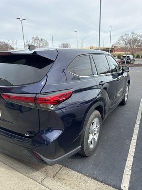 2022 Toyota Highlander LE