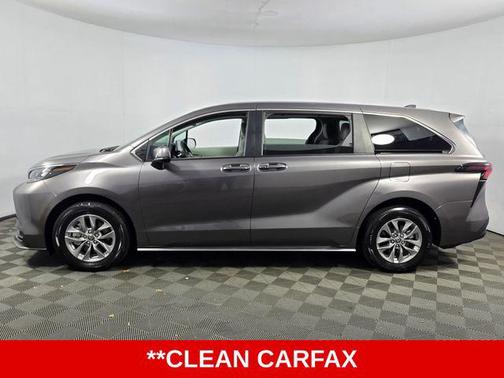 2024 Toyota Sienna LE