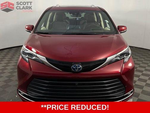2024 Toyota Sienna Platinum 7 Passenger