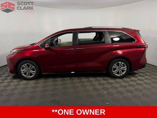 2024 Toyota Sienna Platinum 7 Passenger