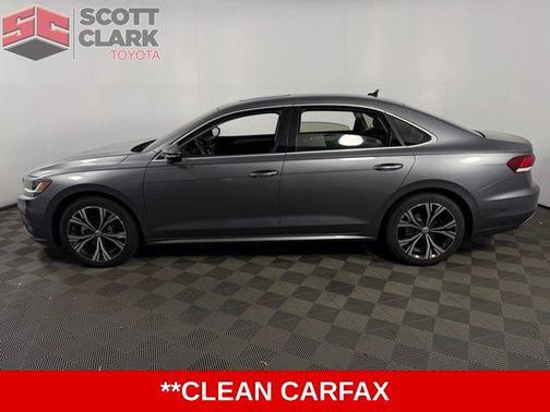 Platinum Gray Metallic 2021 Volkswagen Passat 2.0T SE
