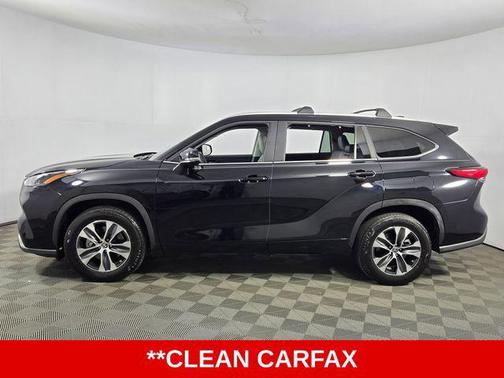 Midnight Black Metallic 2023 Toyota Highlander XLE