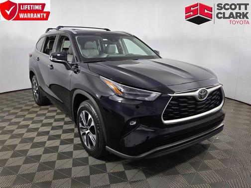 Midnight Black Metallic 2023 Toyota Highlander XLE