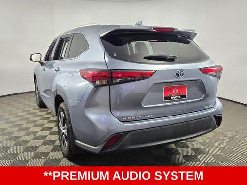 2022 Toyota Highlander Hybrid XLE