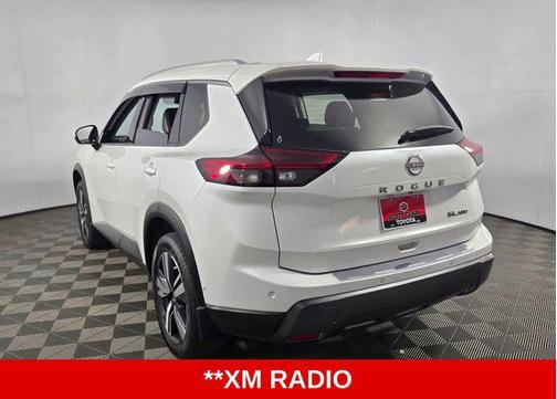 Everest White Pearl 2024 Nissan Rogue SL