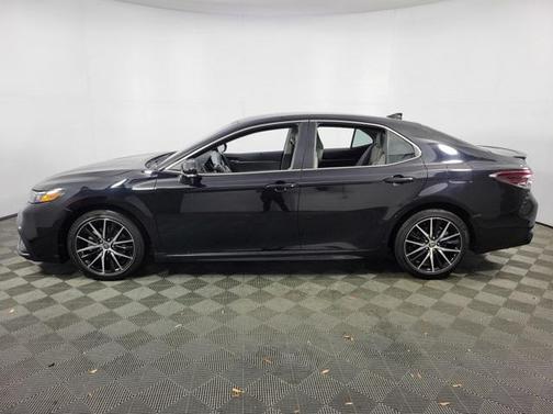 Midnight Black Metallic 2023 Toyota Camry SE