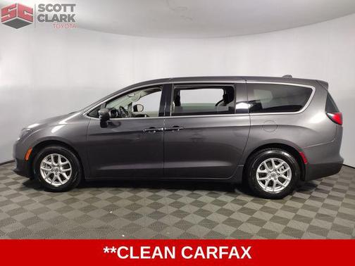 2023 Chrysler Voyager SE