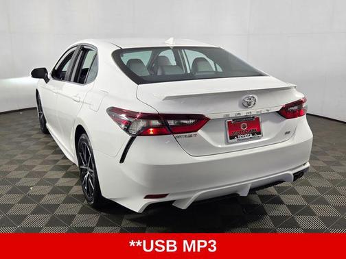 White 2022 Toyota Camry SE