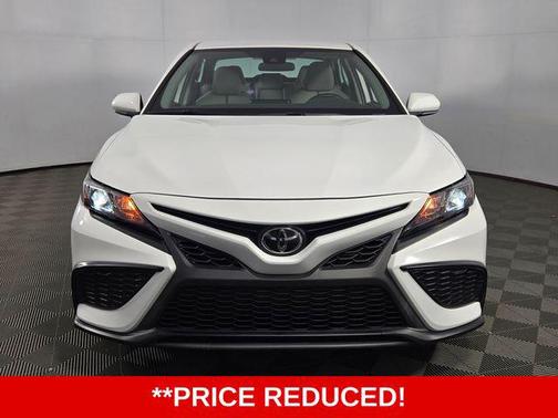 White 2022 Toyota Camry SE