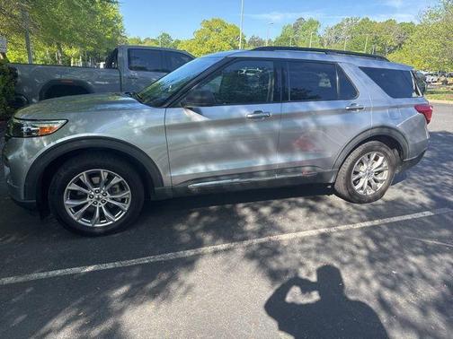 Silver Metallic 2020 Ford Explorer XLT