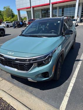 Pluton Blue/Black Roof 2025 Kia Seltos S