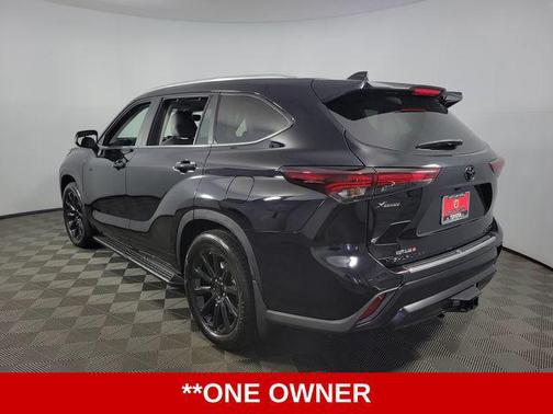 Midnight Black 2026 Toyota Highlander XLE