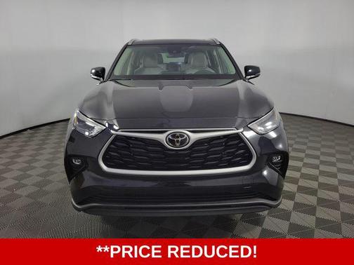 Midnight Black 2026 Toyota Highlander XLE