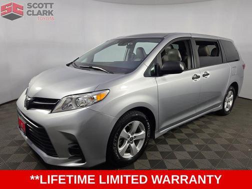 2020 Toyota Sienna SE