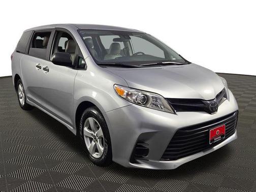 2020 Toyota Sienna SE