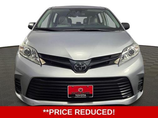 2020 Toyota Sienna SE
