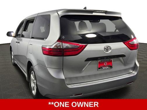 2020 Toyota Sienna SE