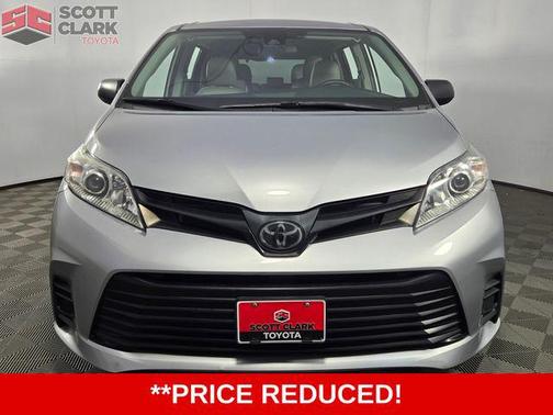 2020 Toyota Sienna SE