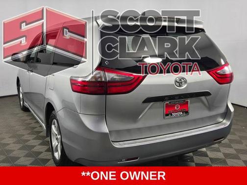 2020 Toyota Sienna SE
