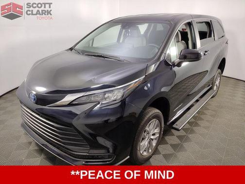 2024 Toyota Sienna LE