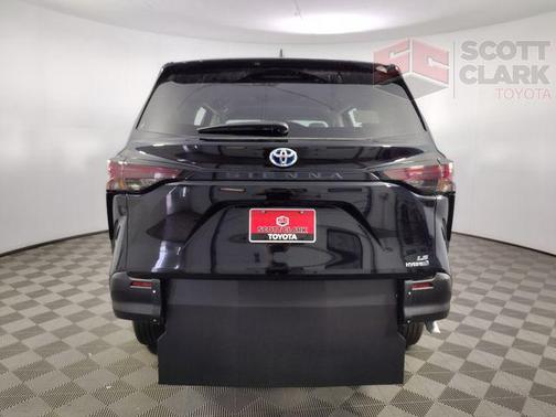 2024 Toyota Sienna LE