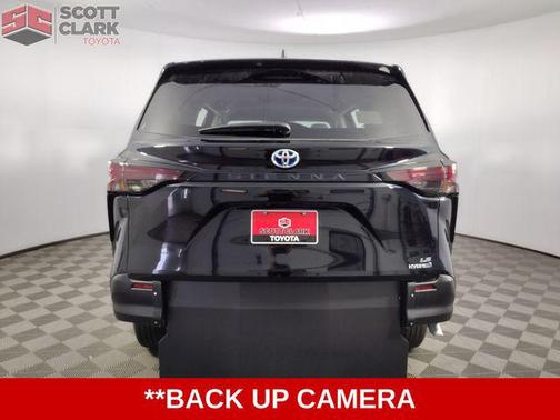 2024 Toyota Sienna LE