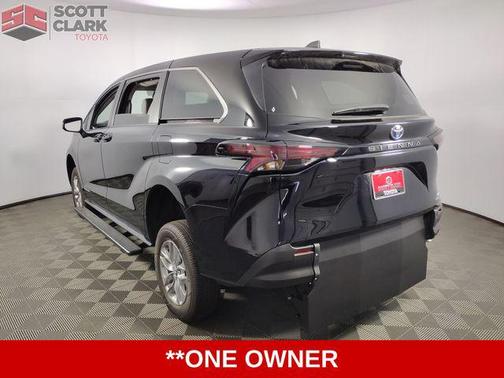 2024 Toyota Sienna LE