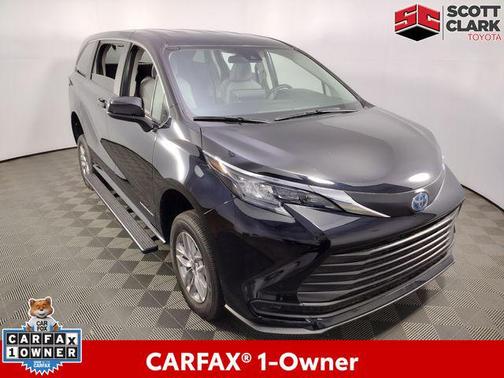 2024 Toyota Sienna LE