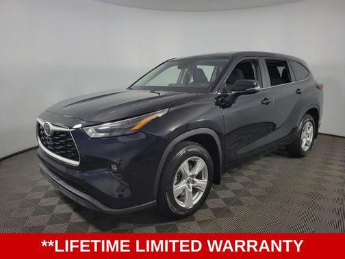 Midnight Black Metallic 2024 Toyota Highlander LE