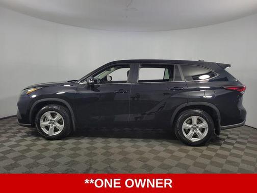 Midnight Black Metallic 2024 Toyota Highlander LE