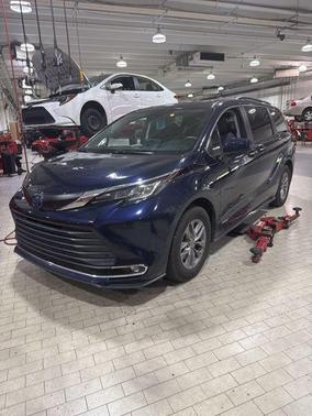 2021 Toyota Sienna XLE 8 Passenger