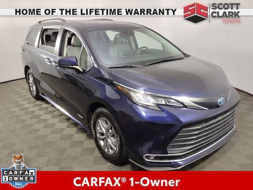 2021 Toyota Sienna XLE 8 Passenger