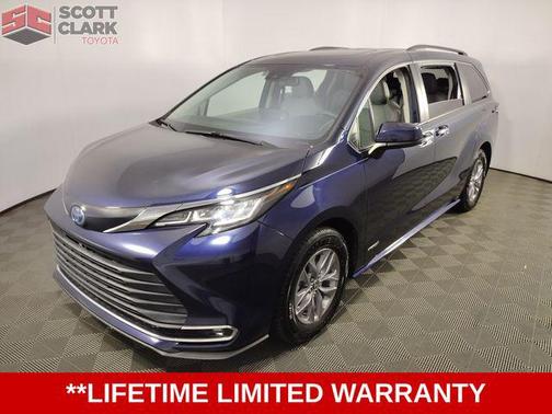 2021 Toyota Sienna XLE 8 Passenger