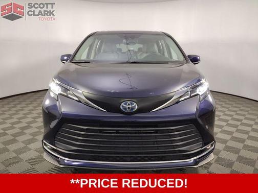 2021 Toyota Sienna XLE 8 Passenger
