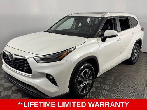 Pearl 2025 Toyota Highlander XLE