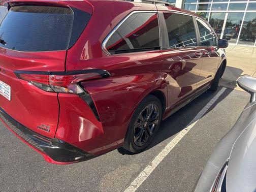 2023 Toyota Sienna XSE 7 Passenger