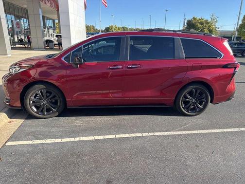 2023 Toyota Sienna XSE 7 Passenger